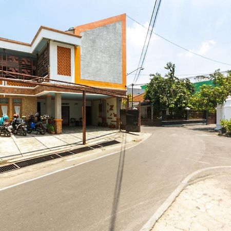 Reddoorz Syariah Near Stadion Manahan Solo 2 Kültér fotó