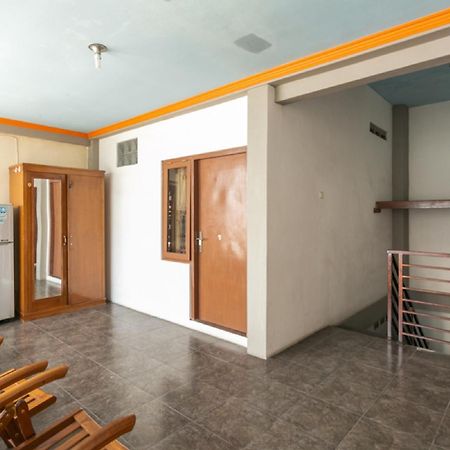 Reddoorz Syariah Near Stadion Manahan Solo 2 Kültér fotó
