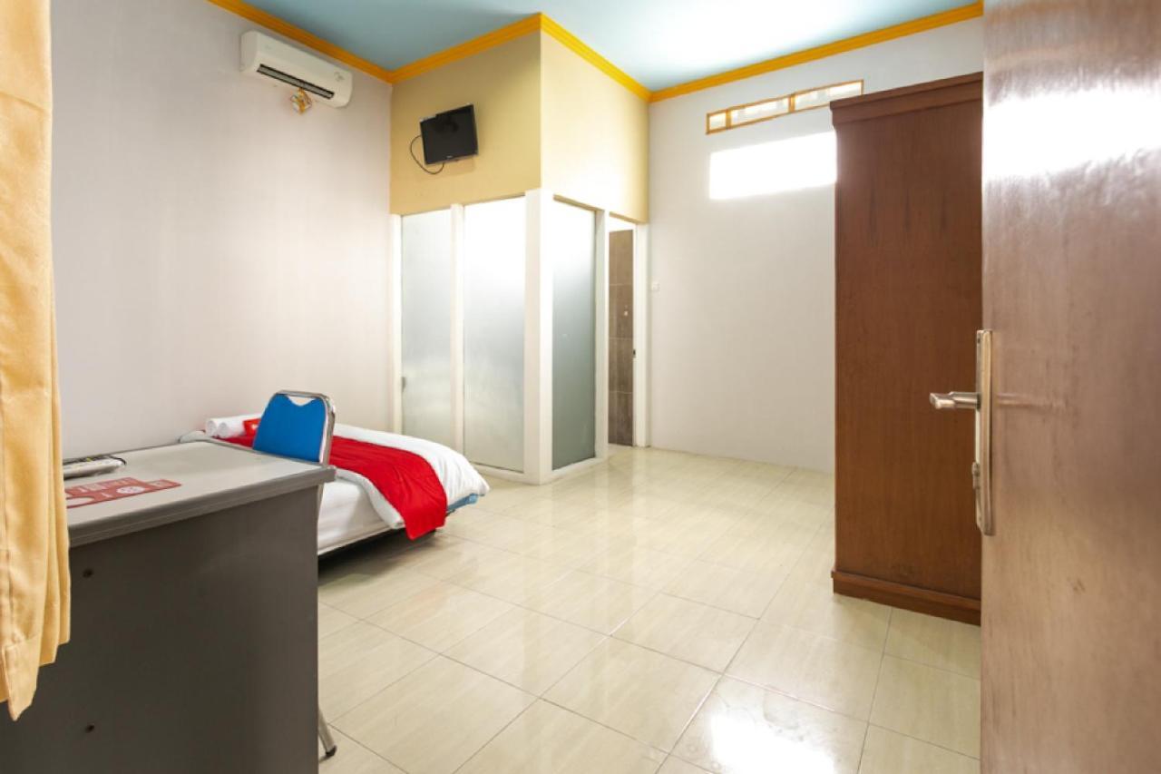 Reddoorz Syariah Near Stadion Manahan Solo 2 Kültér fotó