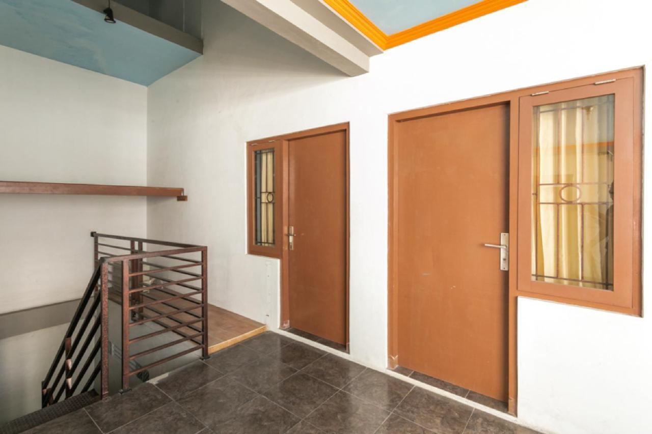 Reddoorz Syariah Near Stadion Manahan Solo 2 Kültér fotó